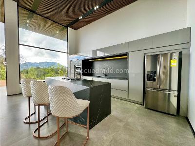 Casa de 5 alcobas en venta en Llanogrande, Medellín · foto 4 de 18