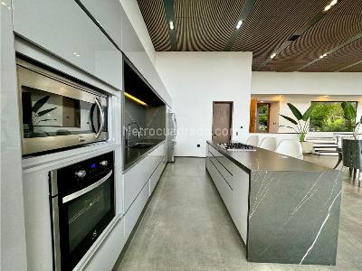 Casa de 5 alcobas en venta en Llanogrande, Medellín · foto 7 de 18