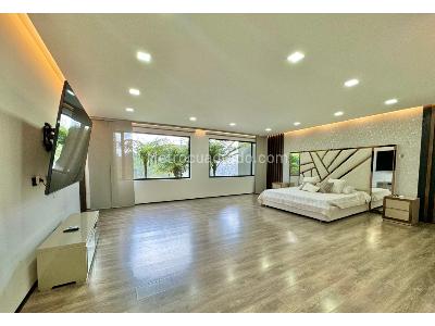 Casa de 5 alcobas en venta en Llanogrande, Medellín · foto 9 de 18