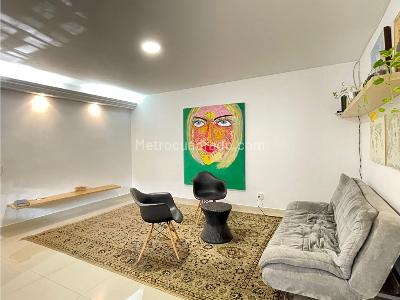 Casa de 5 alcobas en arriendo en Avenida Jardin, Medellín, 370 m² · foto 2 de 20