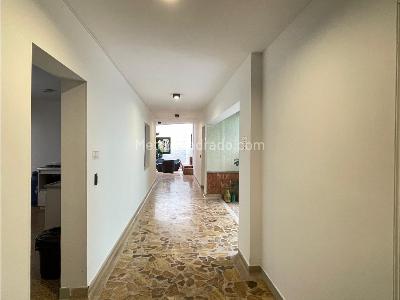 Casa de 5 alcobas en arriendo en Avenida Jardin, Medellín, 370 m² · foto 7 de 20