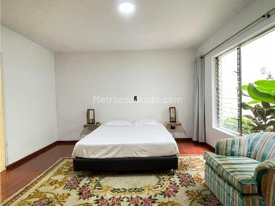 Casa de 5 alcobas en arriendo en Avenida Jardin, Medellín, 370 m² · foto 9 de 20