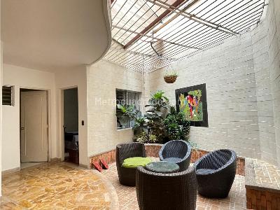 Casa de 5 alcobas en arriendo en Avenida Jardin, Medellín, 370 m² · foto 17 de 20