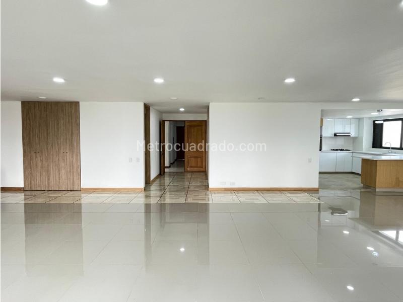 Modern 3BR Apartment with Social Areas in La Linde - 2