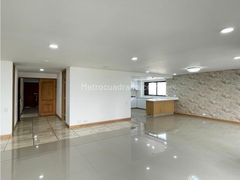 Modern 3BR Apartment with Social Areas in La Linde - 9