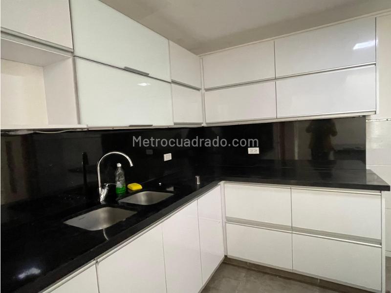 4BR House with Modern Finishes in Castropol - 2