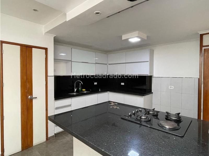 4BR House with Modern Finishes in Castropol - 3