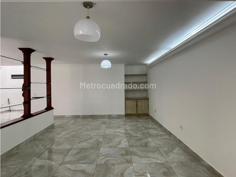 4BR House with Modern Finishes in Castropol - 6