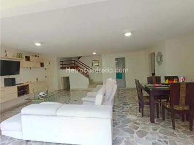 Apartamento de 3 alcobas en venta en El Tesoro, Medellín, 152 m² · foto 3 de 13