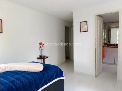 Apartamento de 3 alcobas en venta en El Tesoro, Medellín, 152 m² · foto 11 de 13
