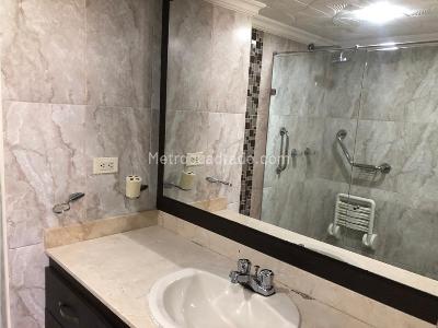 Apartamento de 3 alcobas en venta en Conquistadores, Medellín, 204 m² · foto 10 de 11