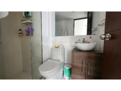 Apartamento de 3 alcobas en arriendo en San Julian, Medellín, 78 m² · foto 11 de 12