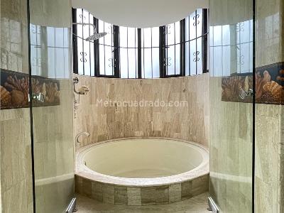 Apartamento de 3 alcobas en venta en San Lucas, Medellín, 578 m² · foto 19 de 20