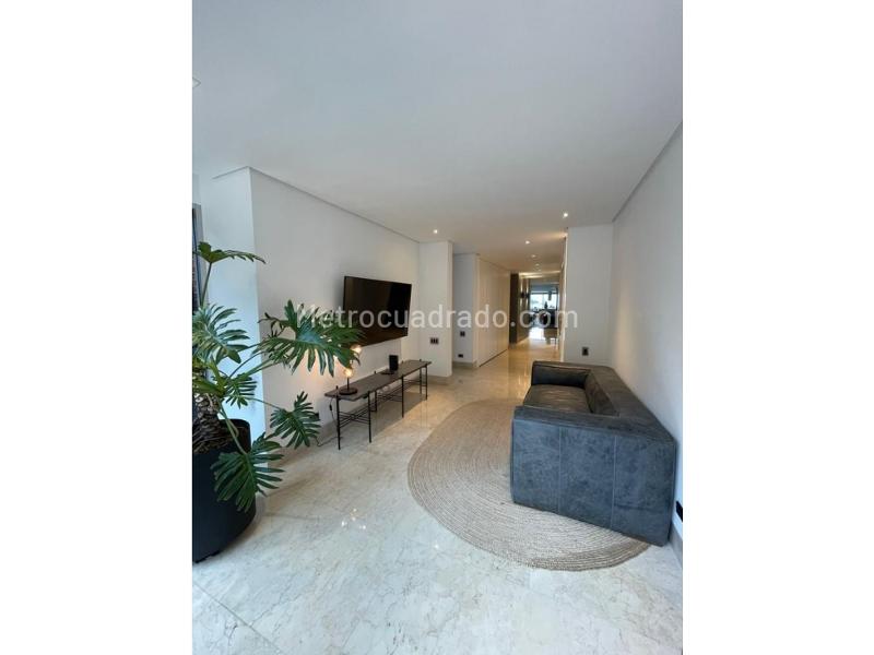 Apartamento Amoblado de 4 Alcobas en El Tesoro cerca a Servicios - 3