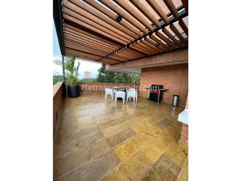 Apartamento Amoblado de 4 Alcobas en El Tesoro cerca a Servicios - 8