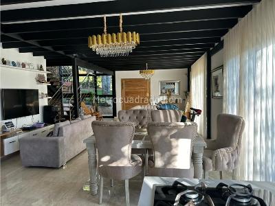 Casa de 5 alcobas en venta en Santa Elena, Medellín, 300 m² · foto 2 de 20