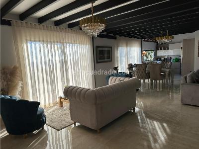 Casa de 5 alcobas en venta en Santa Elena, Medellín, 300 m² · foto 4 de 20