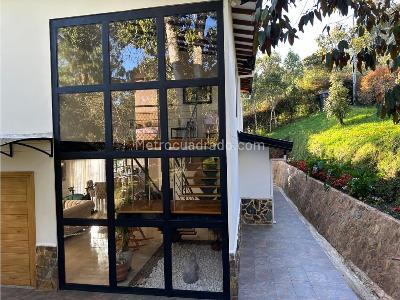 Casa de 5 alcobas en venta en Santa Elena, Medellín, 300 m² · foto 6 de 20