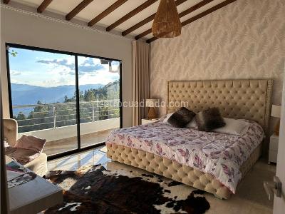 Casa de 5 alcobas en venta en Santa Elena, Medellín, 300 m² · foto 10 de 20