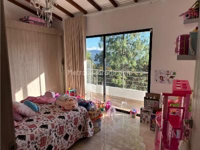 Casa de 5 alcobas en venta en Santa Elena, Medellín, 300 m² · foto 11 de 20