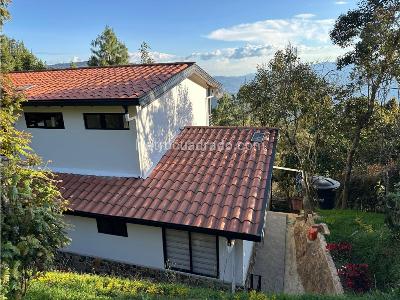 Casa de 5 alcobas en venta en Santa Elena, Medellín, 300 m² · foto 13 de 20