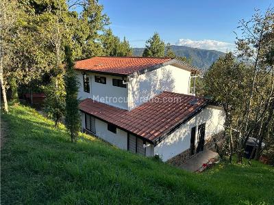 Casa de 5 alcobas en venta en Santa Elena, Medellín, 300 m² · foto 14 de 20