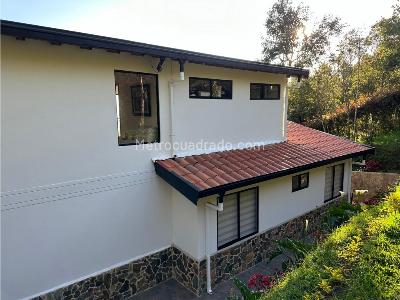 Casa de 5 alcobas en venta en Santa Elena, Medellín, 300 m² · foto 17 de 20