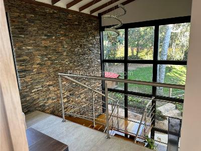 Casa de 5 alcobas en venta en Santa Elena, Medellín, 300 m² · foto 18 de 20