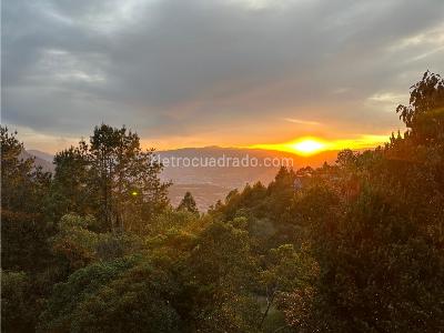 Casa de 5 alcobas en venta en Santa Elena, Medellín, 300 m² · foto 19 de 20