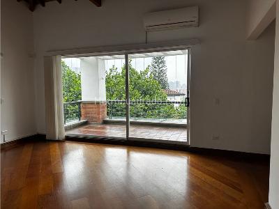 Casa de 3 alcobas en venta en Poblado (Las Palmas), Medellín, 380 m² · foto 2 de 17