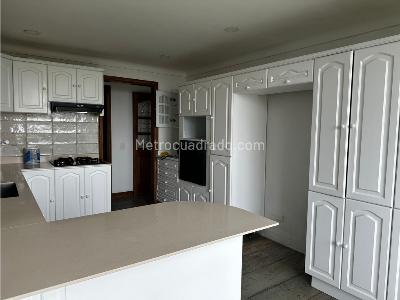 Casa de 3 alcobas en venta en Poblado (Las Palmas), Medellín, 380 m² · foto 3 de 17