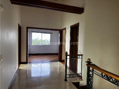 Casa de 3 alcobas en venta en Poblado (Las Palmas), Medellín, 380 m² · foto 9 de 17