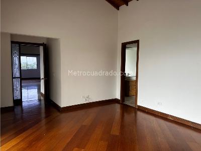 Casa de 3 alcobas en venta en Poblado (Las Palmas), Medellín, 380 m² · foto 10 de 17
