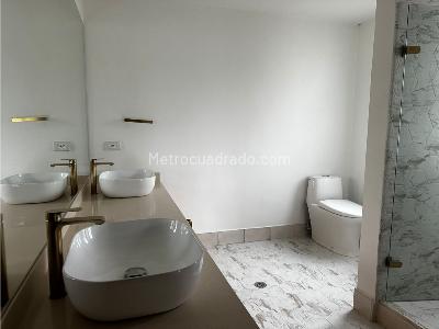 Casa de 3 alcobas en venta en Poblado (Las Palmas), Medellín, 380 m² · foto 15 de 17