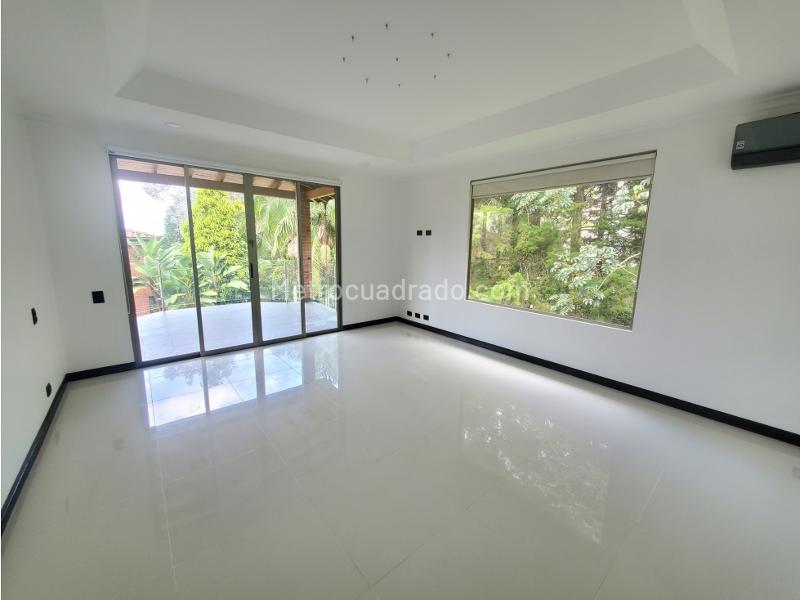 Casa Elegante de 4 Alcobas en Altos del Poblado - 4