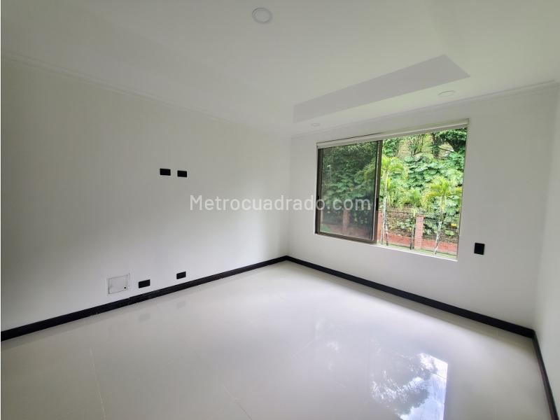 Casa Elegante de 4 Alcobas en Altos del Poblado - 5