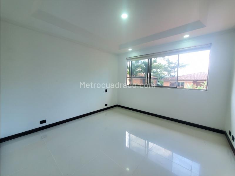 Casa Elegante de 4 Alcobas en Altos del Poblado - 6