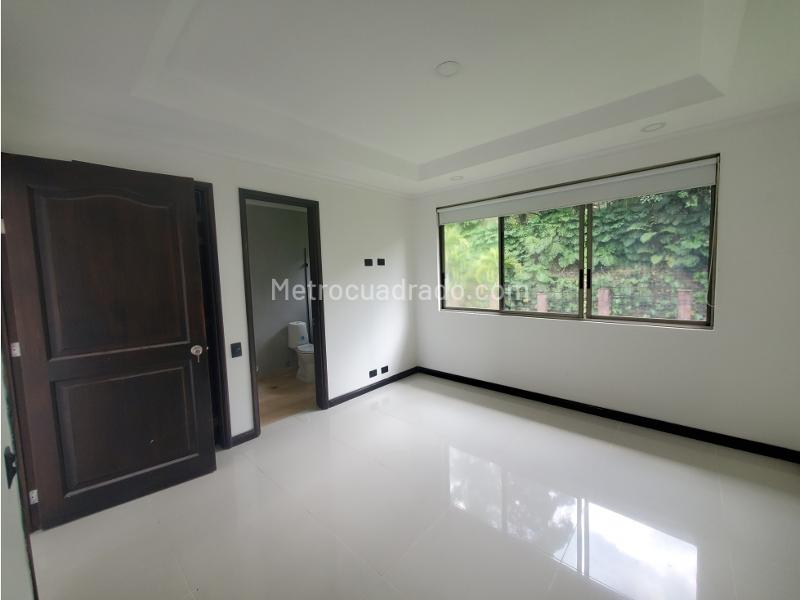 Casa Elegante de 4 Alcobas en Altos del Poblado - 7