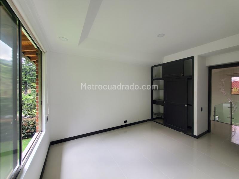 Casa Elegante de 4 Alcobas en Altos del Poblado - 8