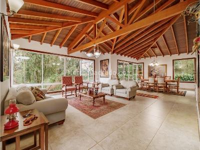 Casa de 5 alcobas en venta en Loma Del Escobero, Medellín, 1106 m² · foto 4 de 20