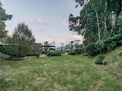 Casa de 5 alcobas en venta en Loma Del Escobero, Medellín, 1106 m² · foto 19 de 20