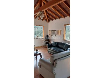 Casa de 3 alcobas en venta en Loma Del Escobero, Medellín, 435 m² · foto 3 de 11