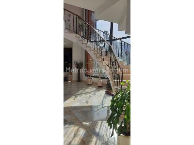 Casa de 3 alcobas en venta en Loma Del Escobero, Medellín, 435 m² · foto 6 de 11