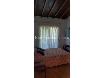Casa de 3 alcobas en venta en Loma Del Escobero, Medellín, 435 m² · foto 8 de 11