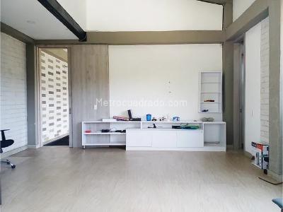 Casa de 4 alcobas en venta en Altos Del Poblado, Medellín · foto 8 de 19