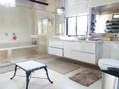 Casa de 4 alcobas en venta en Altos Del Poblado, Medellín · foto 14 de 19