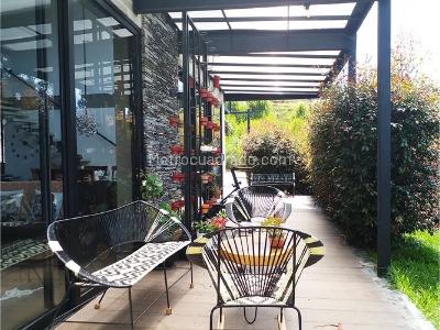Casa de 4 alcobas en venta en Altos Del Poblado, Medellín · foto 18 de 19