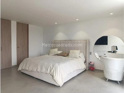 Apartamento de 2 alcobas en venta en El Tesoro, Medellín, 153 m² · foto 10 de 15