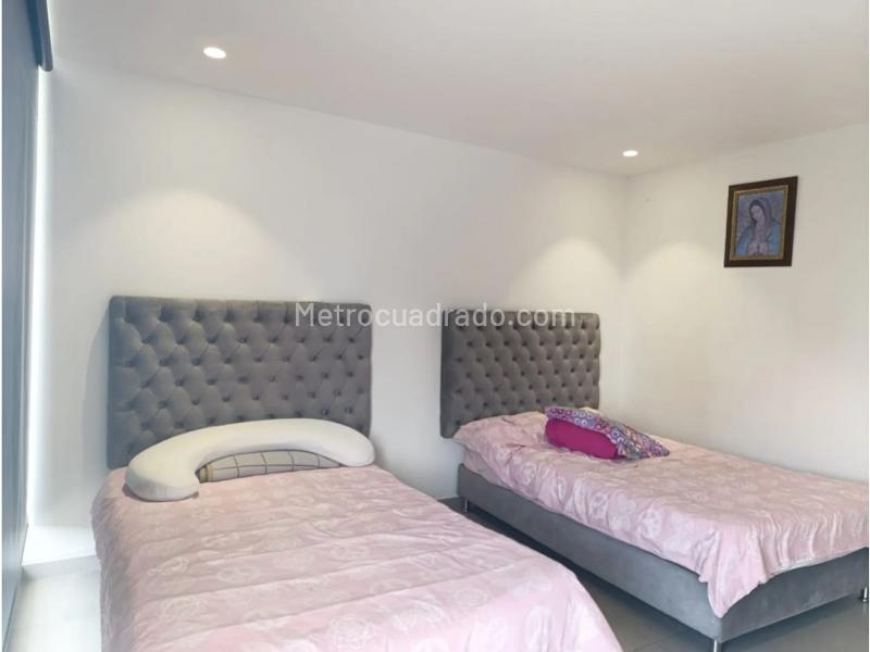 2BR Apartment for Rent in El Tesoro Gated Community (153 m²) - 9