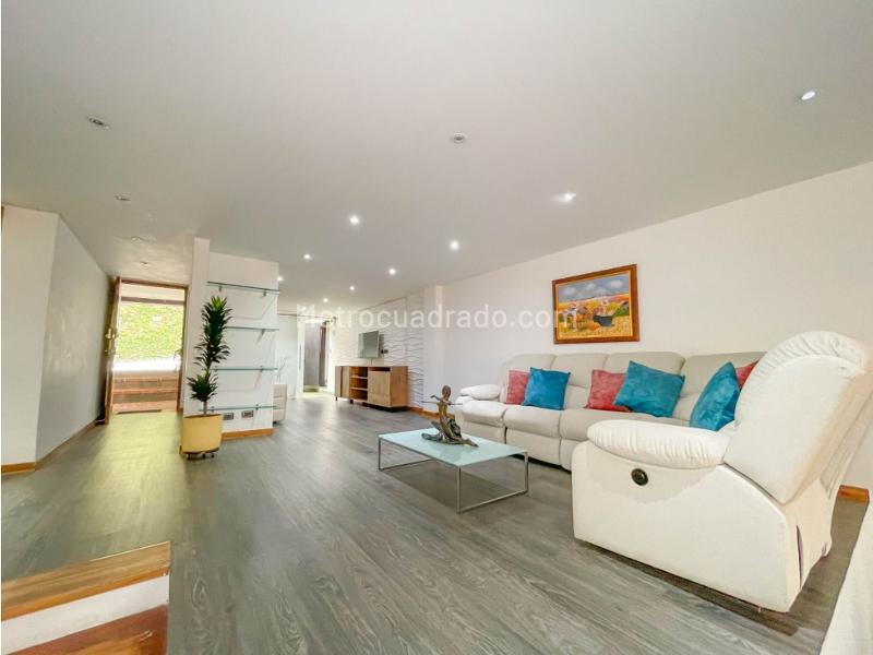 Casa Amoblada de 4 Alcobas en Alquiler en El Tesoro, Medellín - 7